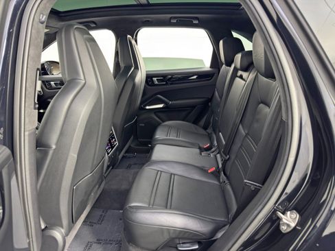 Used 2021 Porsche Cayenne Turbo S AWD/4WD image 44