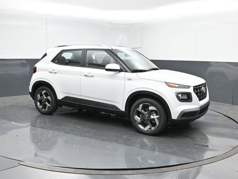 New 2026 Hyundai Venue SEL FWD image 7