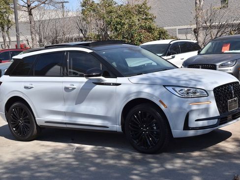 New 2026 Lincoln Corsair Reserve w/ Jet Appearance Package image 4