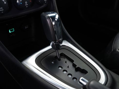 Used 2013 Chrysler 200 Limited FWD image 15