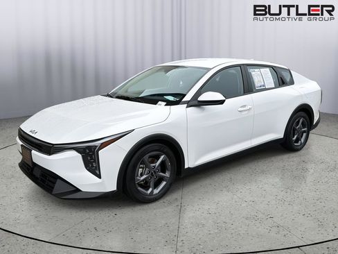 Used 2025 Kia K4 FWD image 1