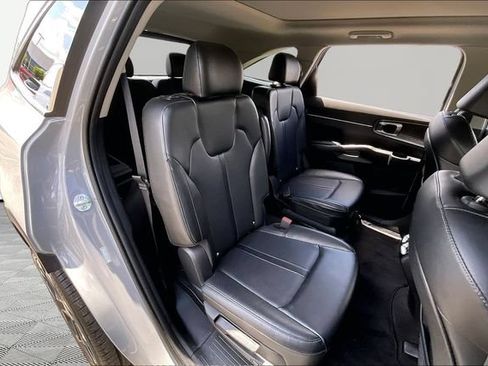Used 2025 Kia Sorento EX w/ Panoramic Sunroof Package AWD/4WD image 17