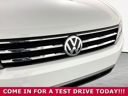 Used 2020 Volkswagen Tiguan SEL AWD/4WD image 30