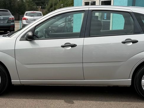 Used 2006 Ford Focus ZX5 Hatchback FWD image 6