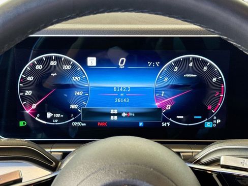 Used 2025 Mercedes-Benz GLS 450 4MATIC image 12