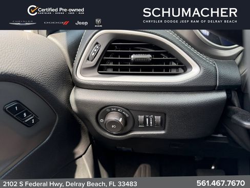 Used 2025 Chrysler Pacifica Select FWD image 27