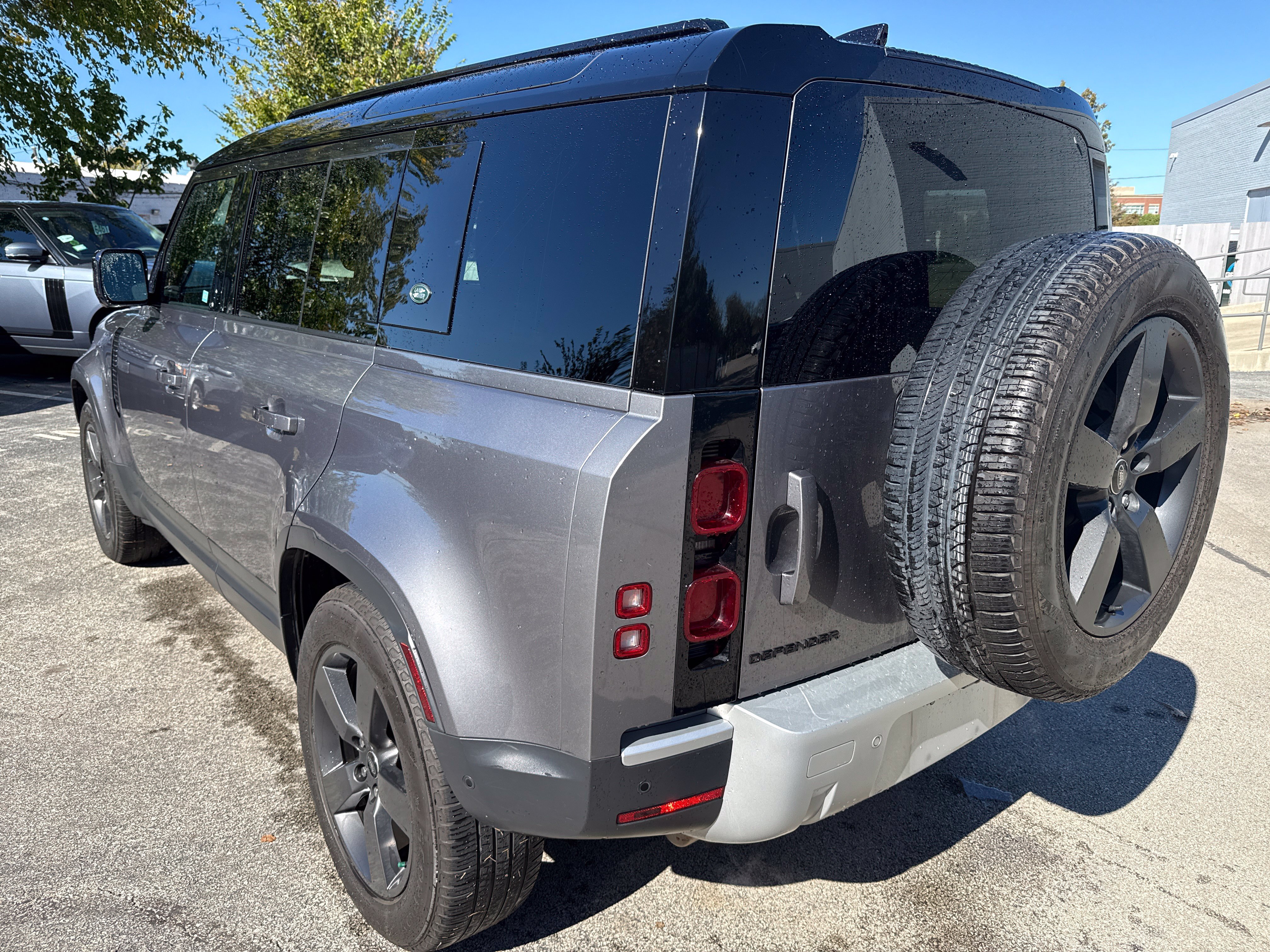 Used 2022 Land Rover Defender 110 S AWD/4WD image 3