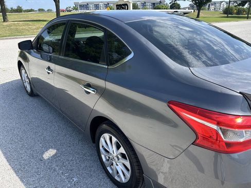 Used 2019 Nissan Sentra S w/ Appearance Package FWD image 8