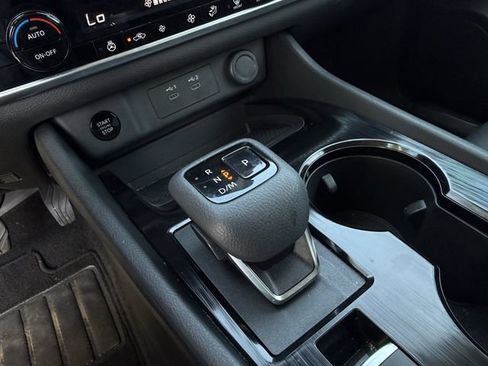 Used 2024 Nissan Rogue SV w/ SV Premium Package FWD image 19