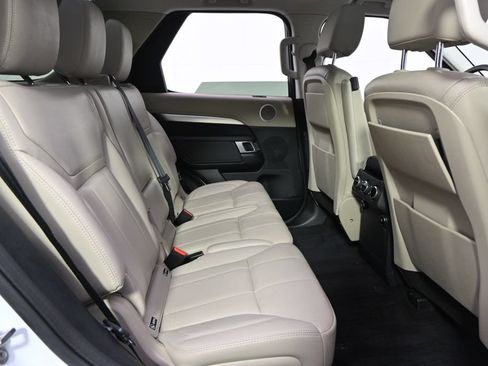 Used 2020 Land Rover Discovery Landmark AWD/4WD image 18