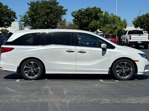 Used 2022 Honda Odyssey Elite image 3