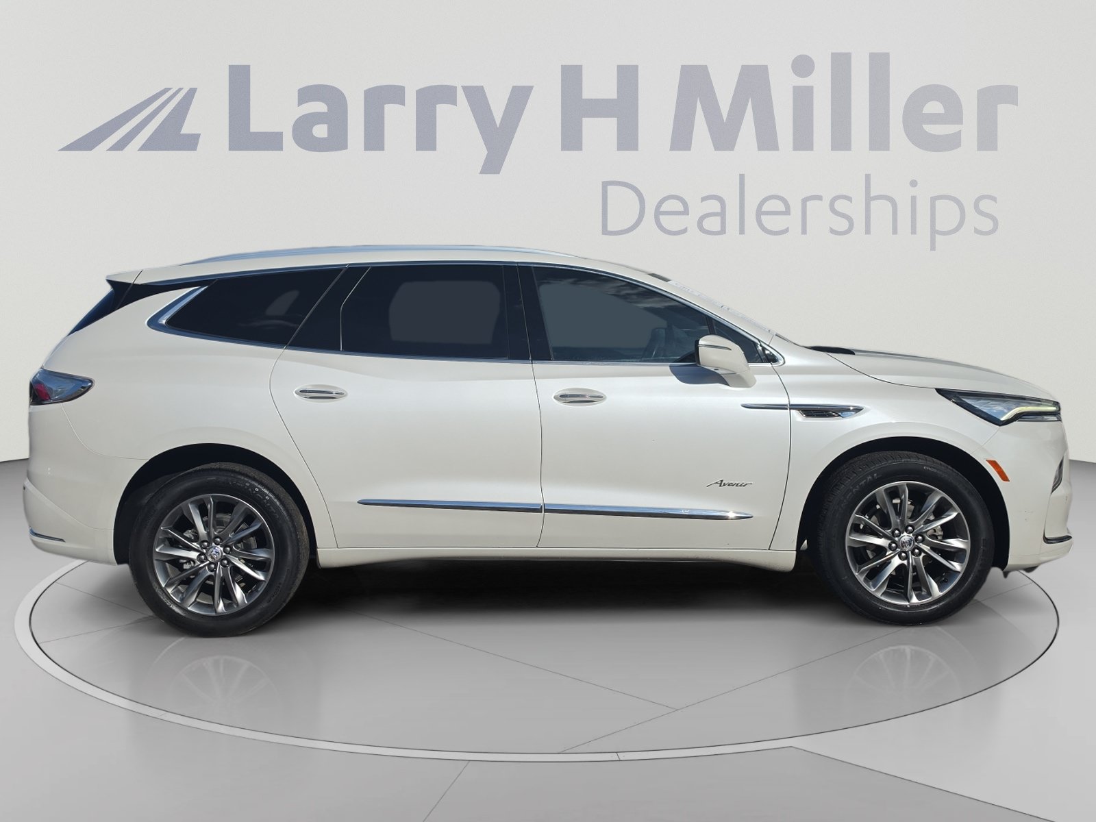Used 2024 Buick Enclave Avenir w/ Avenir Technology Package FWD image 6