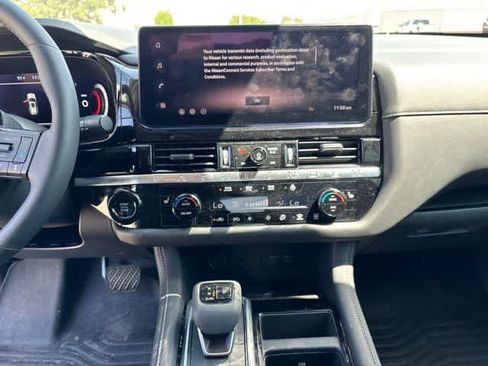 Used 2026 Nissan Pathfinder SL w/ SL Premium Package FWD image 18