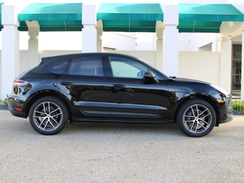 Certified 2025 Porsche Macan image 8