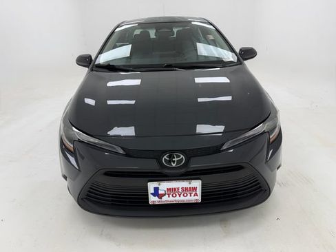 Used 2025 Toyota Corolla LE FWD image 3