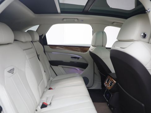 Certified 2021 Bentley Bentayga AWD/4WD image 29