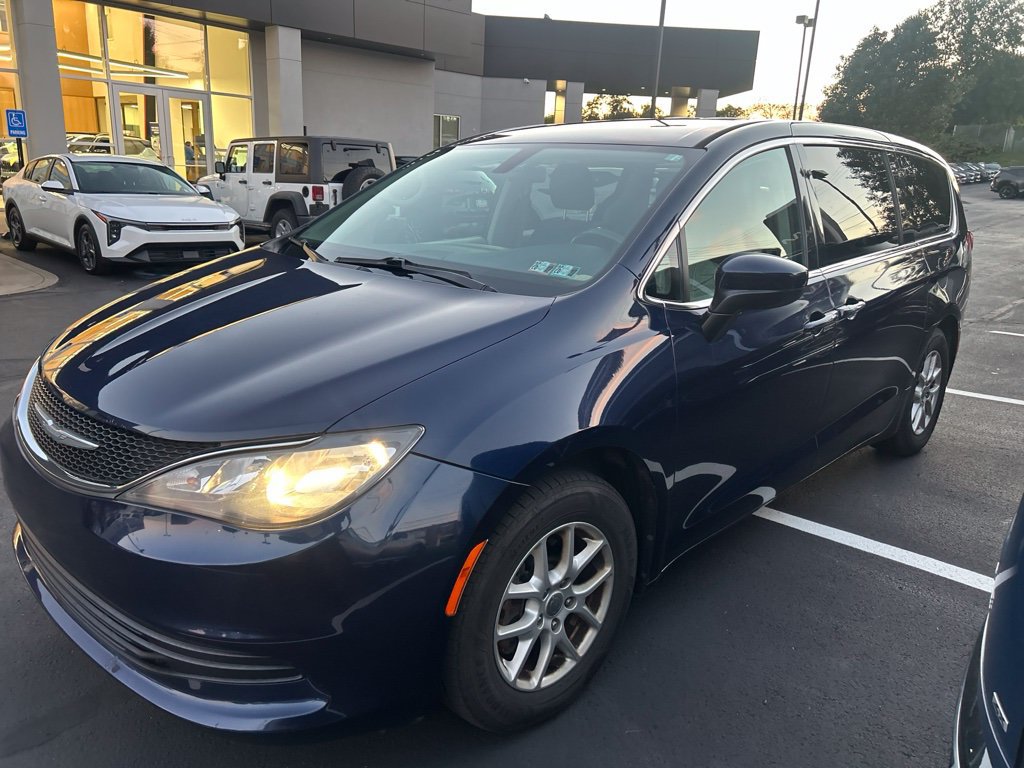 Used 2018 Chrysler Pacifica LX FWD image 3