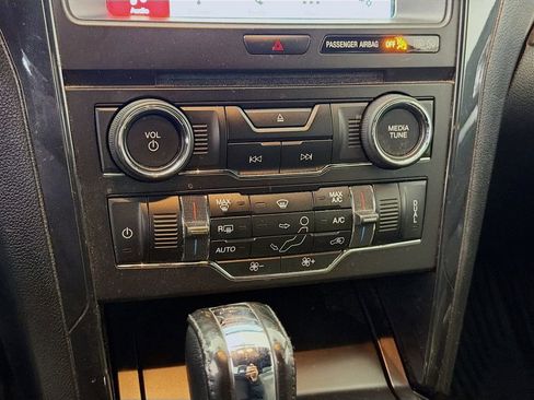 Used 2017 Ford Explorer XLT w/ Equipment Group 201A image 18