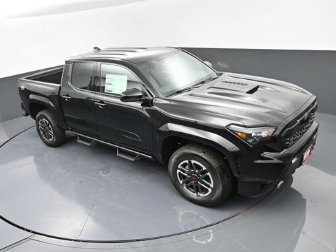 Certified 2025 Toyota Tacoma TRD Sport image 31