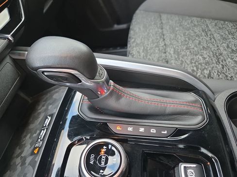 Used 2024 Chevrolet Colorado Z71 w/ Z71 Convenience Package 2 image 21