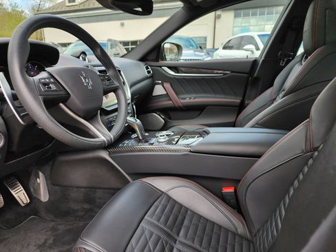 Used 2023 Maserati Ghibli Trofeo RWD image 9