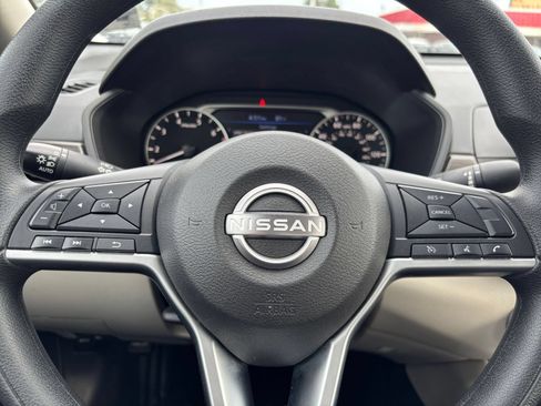 Used 2025 Nissan Altima 2.5 SV FWD image 28