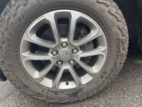 Used 2014 Jeep Grand Cherokee Limited image 3