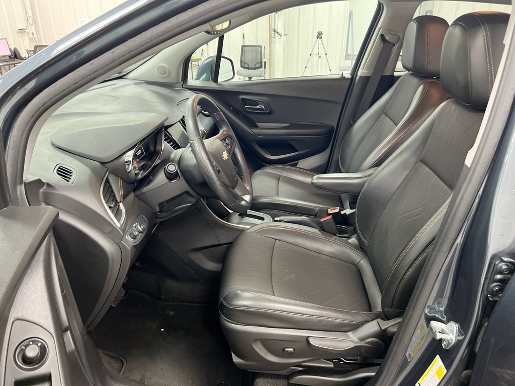 Used 2022 Chevrolet Trax LT AWD/4WD image 19