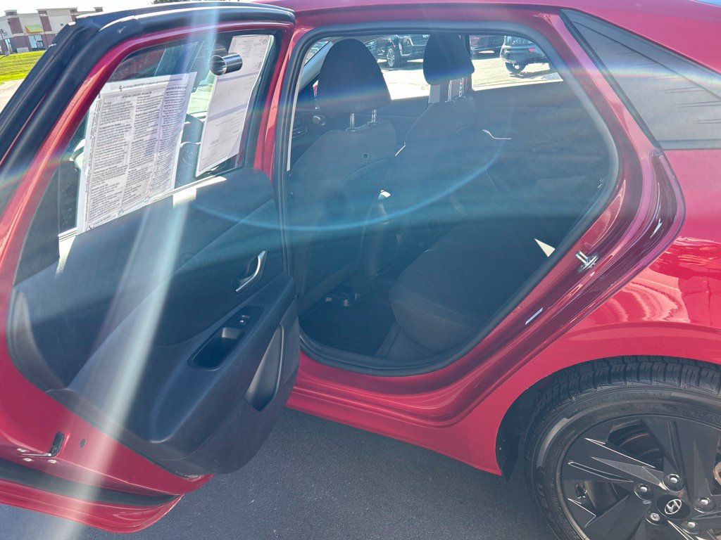 Used 2022 Hyundai Elantra SEL FWD image 17