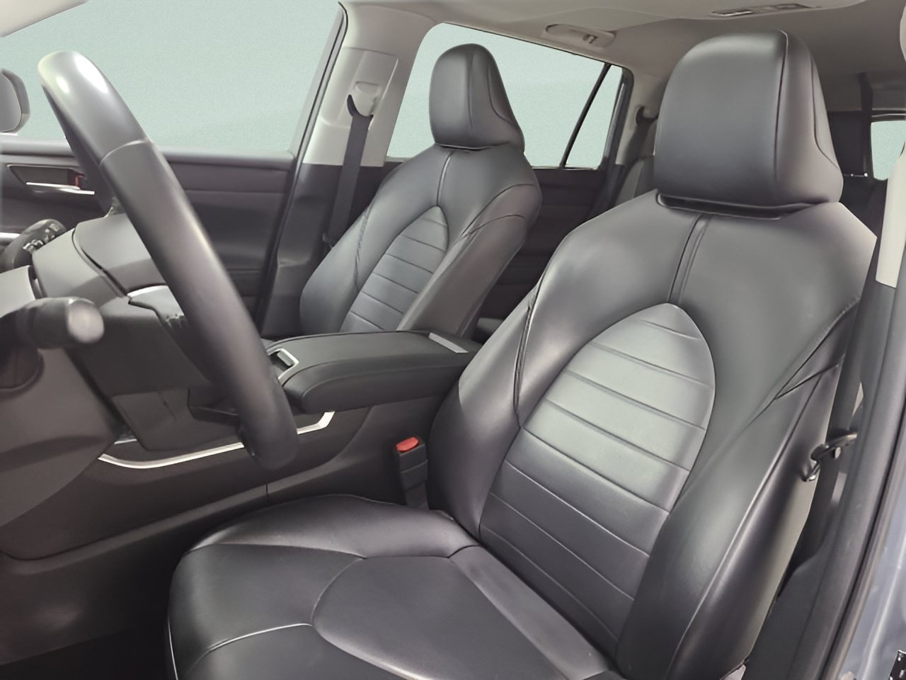 Used 2021 Toyota Highlander XLE FWD image 20