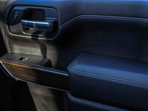 Used 2020 Chevrolet Silverado 1500 LT Trail Boss image 15