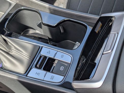 Used 2025 Hyundai Santa Cruz SE AWD/4WD image 29