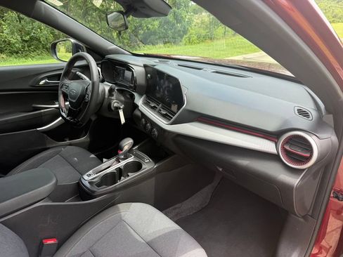 Used 2024 Chevrolet Trax RS w/ Driver Confidence Package FWD image 21