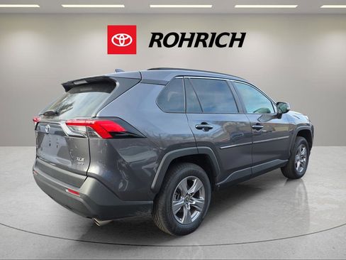 Used 2022 Toyota RAV4 XLE image 5