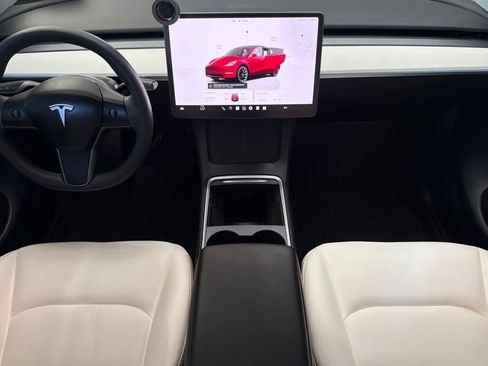 Used 2024 Tesla Model Y Long Range AWD/4WD image 3