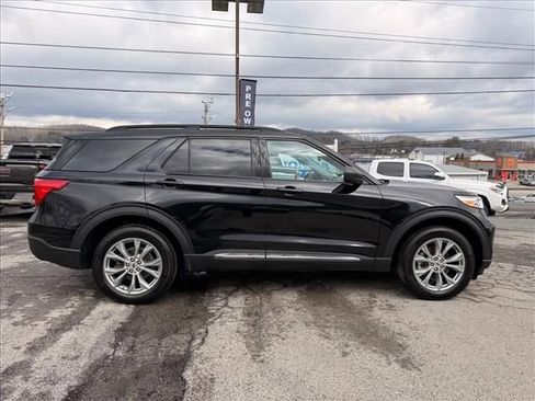 Used 2023 Ford Explorer XLT w/ Equipment Group 202A image 2