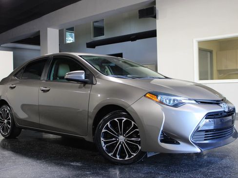 Used 2019 Toyota Corolla LE FWD image 1