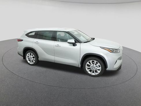New 2025 Toyota Highlander Limited image 12