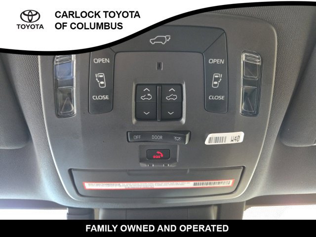 Used 2022 Toyota Sienna Platinum AWD/4WD image 32