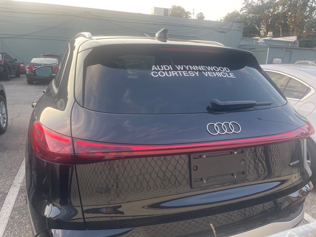 Used 2025 Audi Q5 Premium Plus w/ Premium Plus AWD/4WD image 5