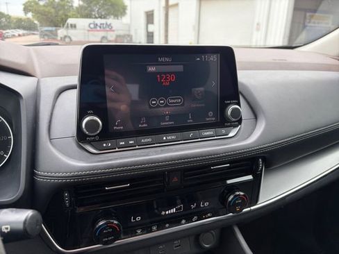 Used 2021 Nissan Rogue SV FWD image 8