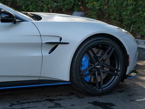Used 2025 Aston Martin V8 Vantage Coupe image 8