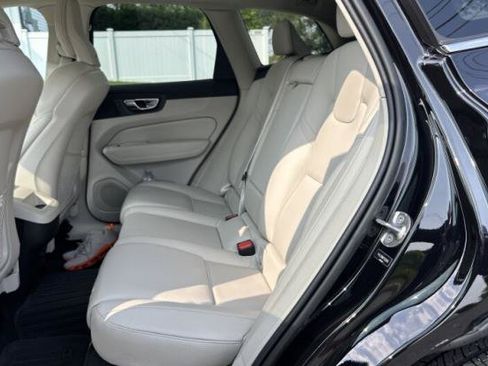 Used 2023 Volvo XC60 B5 Plus AWD/4WD image 4