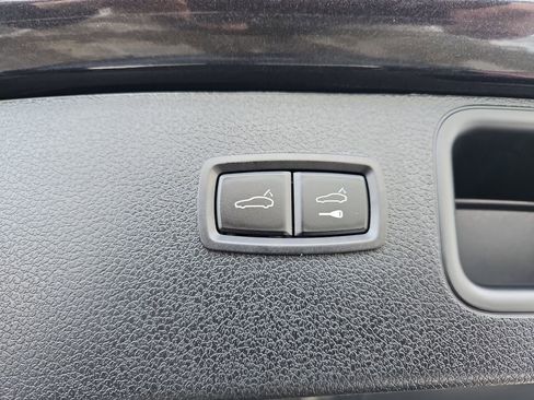 Certified 2025 Porsche Macan image 27