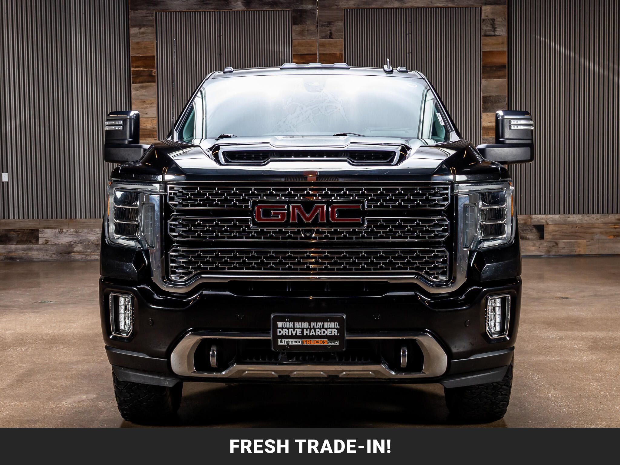 Used 2022 GMC Sierra 2500 Denali w/ Denali Black Diamond Edition AWD/4WD image 3