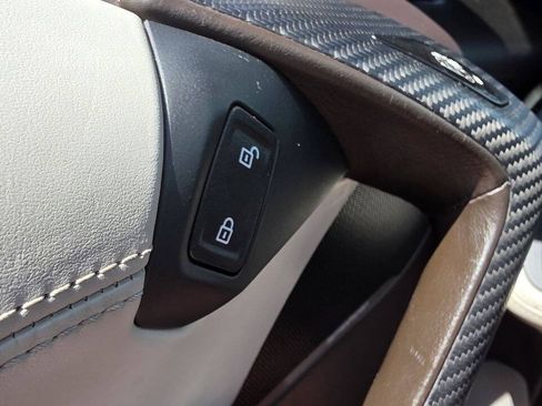 Used 2019 BMW i8 Roadster AWD/4WD image 38