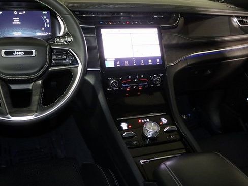 Used 2022 Jeep Grand Cherokee Overland w/ Luxury Tech Group IV image 17