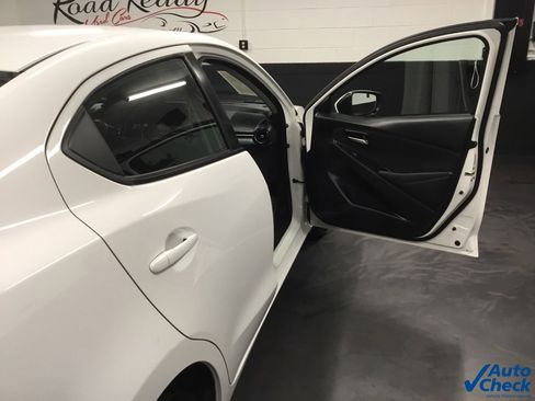 Used 2019 Toyota Yaris LE image 38