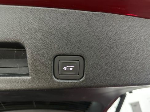 Used 2025 Chevrolet Traverse Z71 image 35