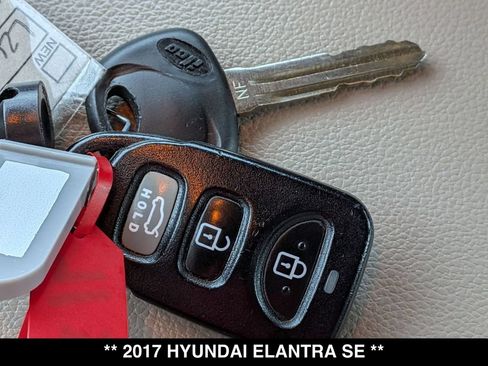 Used 2017 Hyundai Elantra SE FWD image 27